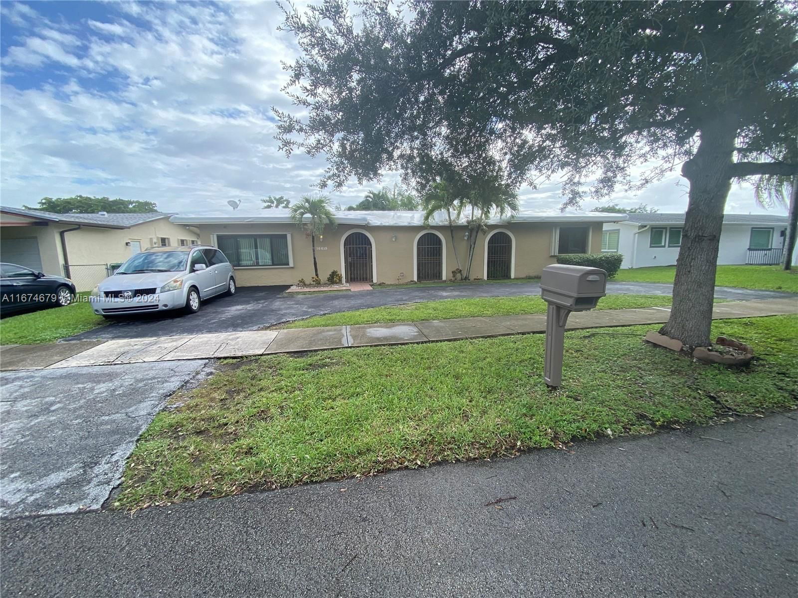 Real estate property located at 16615 93rd Ct, Miami-Dade, VILLA MALAGA, Palmetto Bay, FL