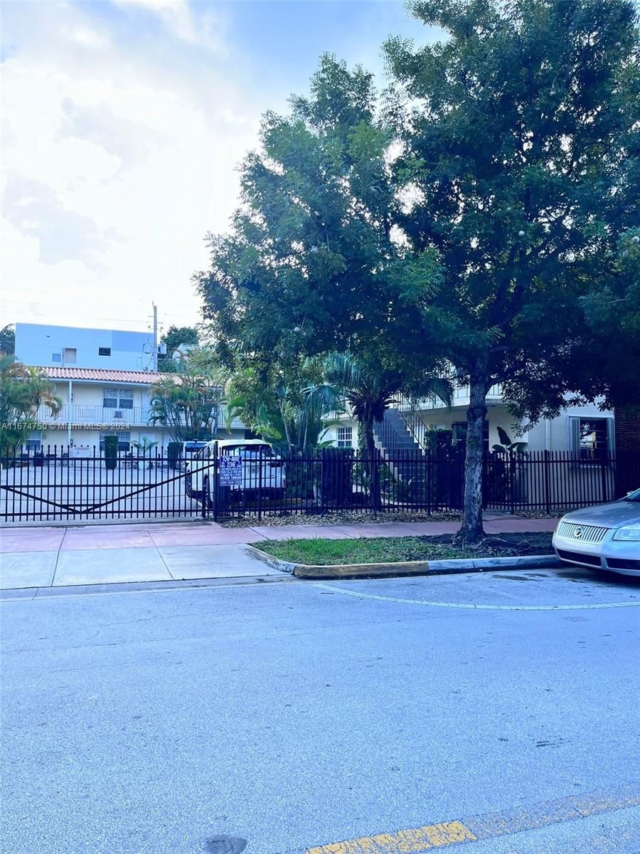 Real estate property located at 345 Michigan Ave #23, Miami-dade, Beach Manor Condo, Miami Beach, FL