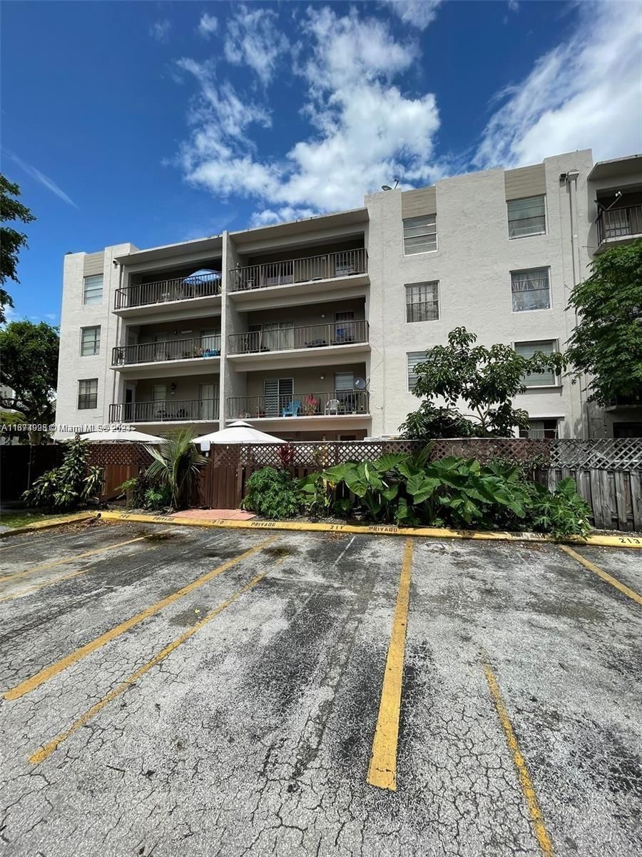 Real estate property located at 5755 20th Ave #212, Miami-Dade, WESTLAND GARDENS CONDO, Hialeah, FL