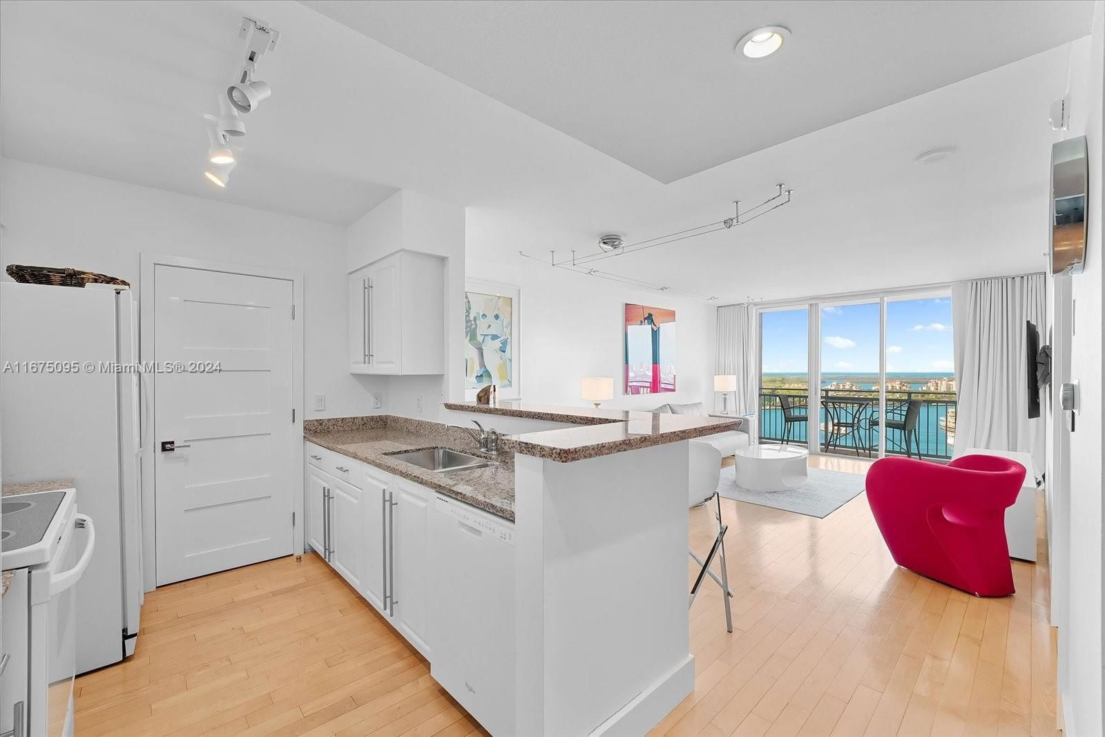 Real estate property located at 90 Alton Rd #2206, Miami-dade, Yacht Club At Portofino C, Miami Beach, FL