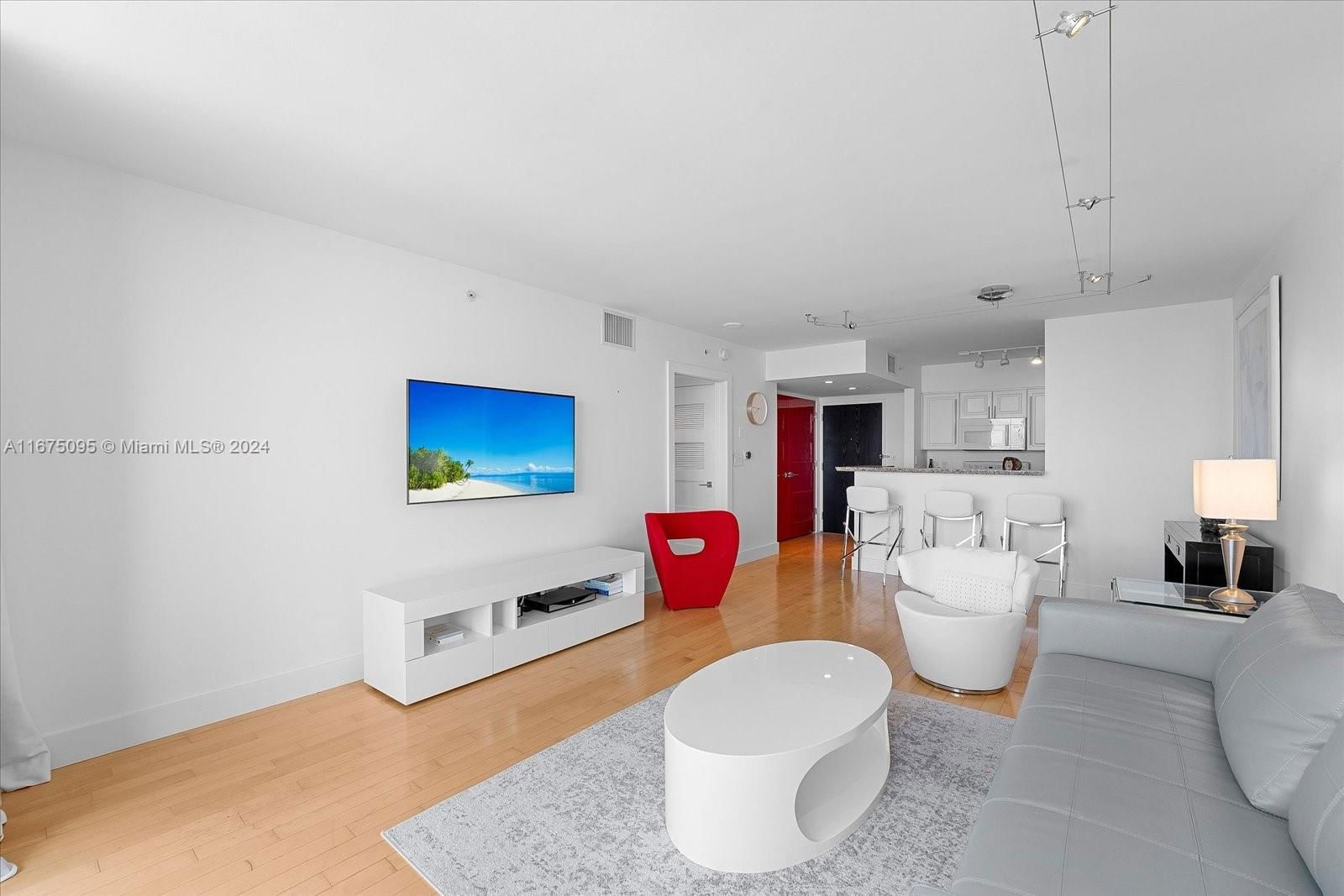 Real estate property located at 90 Alton Rd #2206, Miami-dade, Yacht Club At Portofino C, Miami Beach, FL