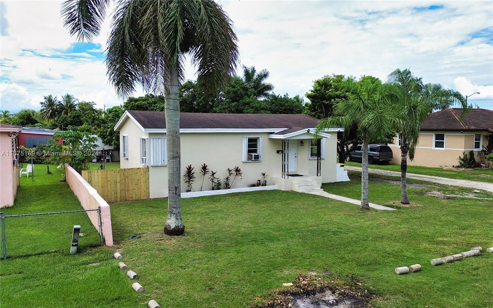 Real estate property located at 916 6th Ave, Miami-Dade, REV PL S1/2 OF NEWPORT, Homestead, FL