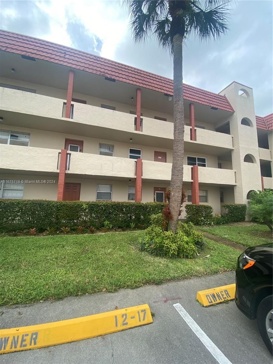 Real estate property located at 2831 Sunrise Lakes Dr #204, Broward, SUNRISE LAKES 12 CONDO, Sunrise, FL