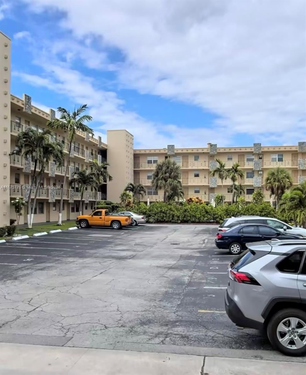 Real estate property located at 2145 Pierce St #305, Broward, WARRENTON HOUSE CONDO, Hollywood, FL