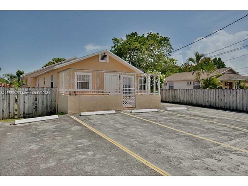 Real estate property located at 5870 17th St, Miami-Dade, TAMIAMI ACRES PLAN 1, Miami, FL