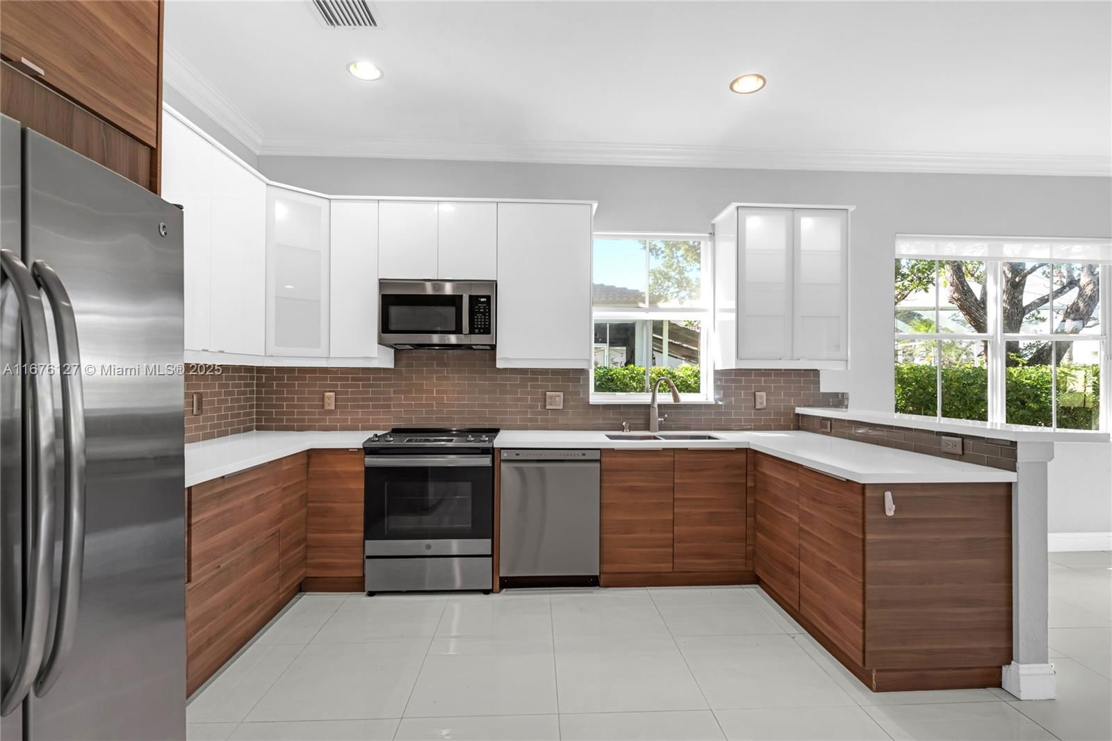 Real estate property located at 1068 Lavender Cir, Broward, Sector 2-parcels 17 18 19, Weston, FL