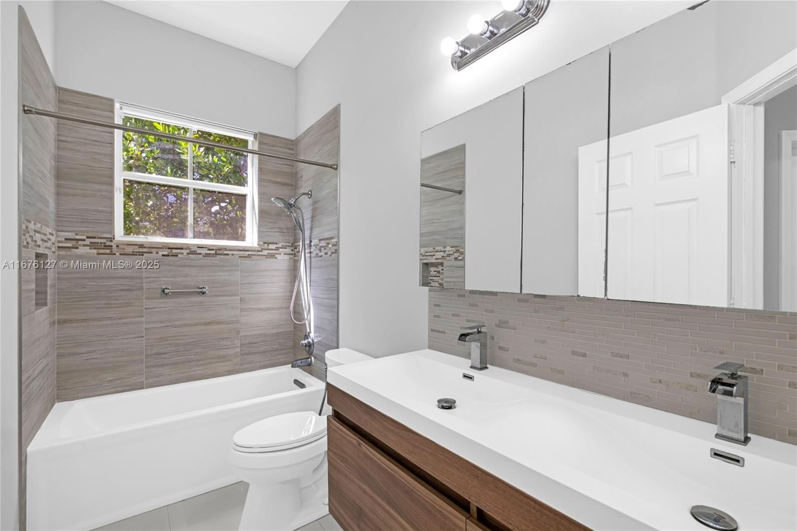 Real estate property located at 1068 Lavender Cir, Broward, Sector 2-parcels 17 18 19, Weston, FL