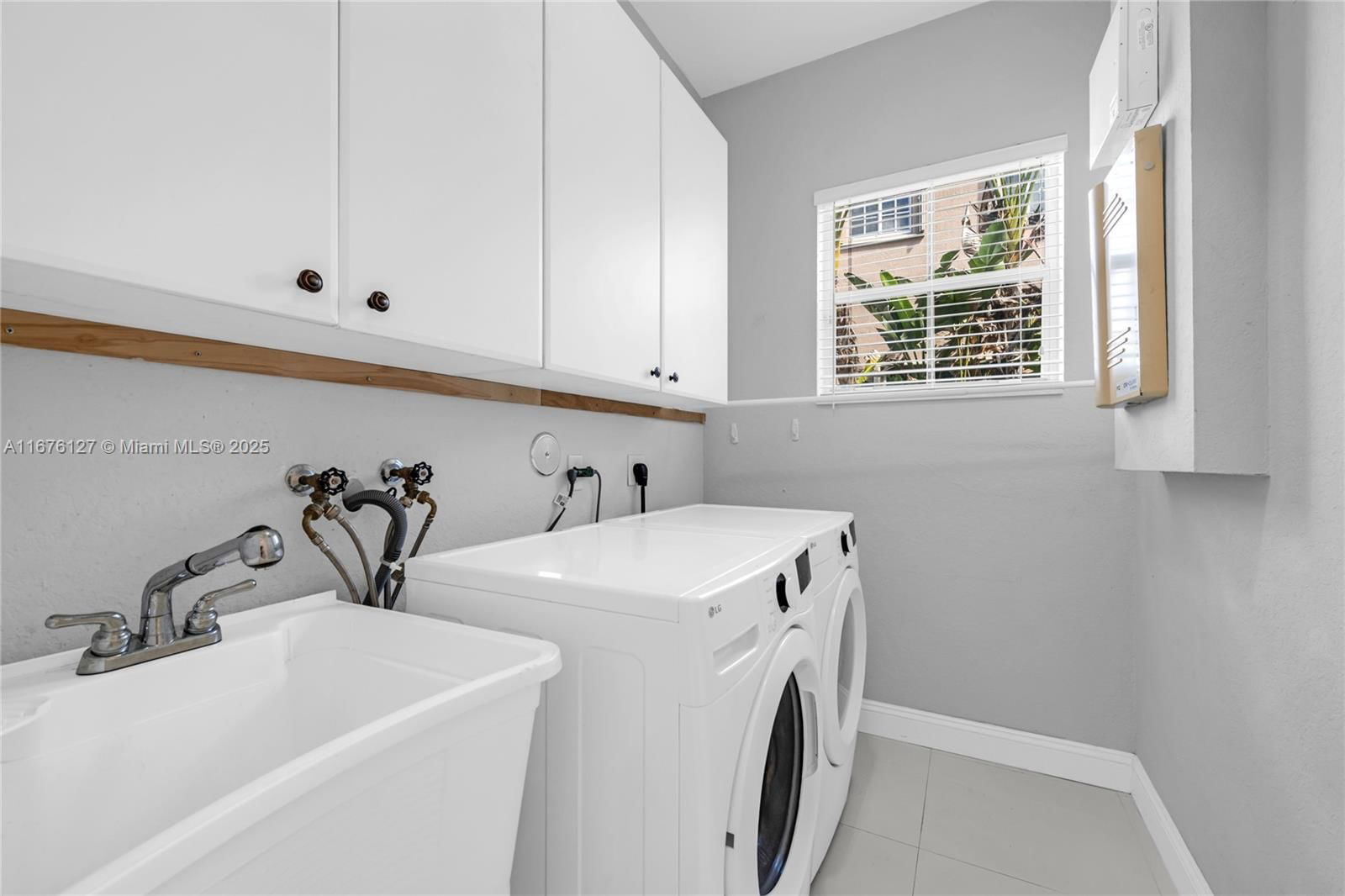 Real estate property located at 1068 Lavender Cir, Broward, Sector 2-parcels 17 18 19, Weston, FL