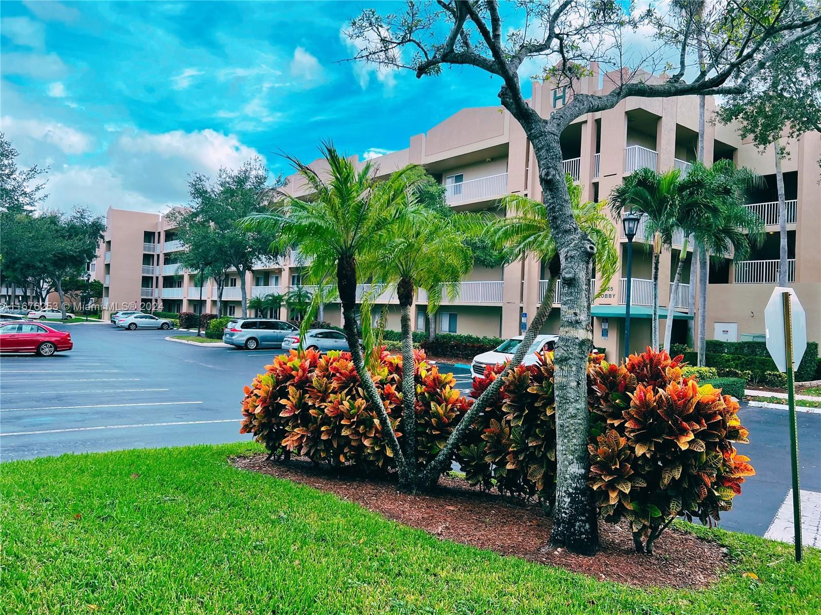 Real estate property located at 9525 Weldon Cir H208, Broward, WELDON CONDOMINIUM H, Tamarac, FL