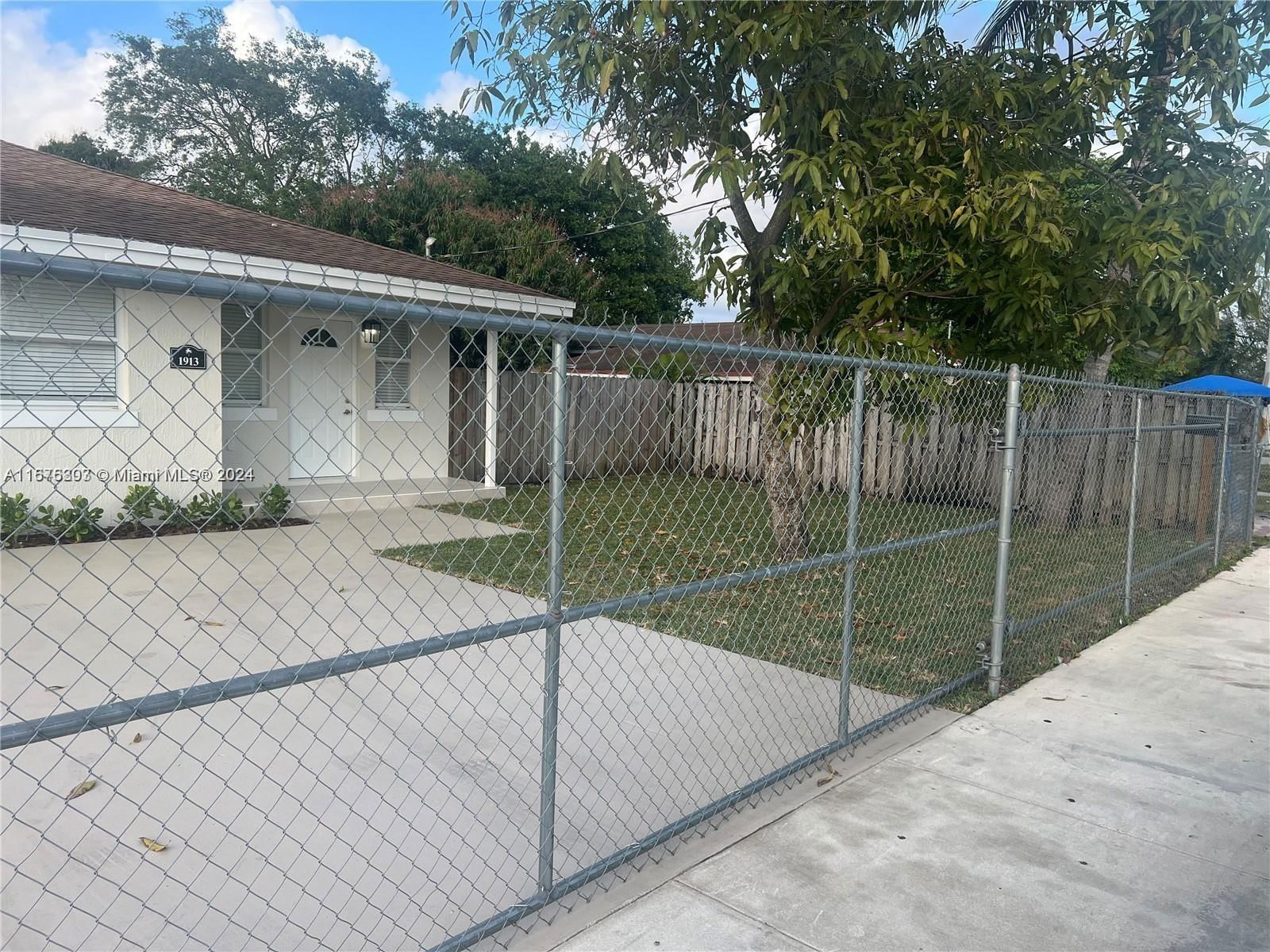 Real estate property located at 1913 152nd St, Miami-Dade, 1ST ADDN TO MAGNOLIA SUB, Miami Gardens, FL