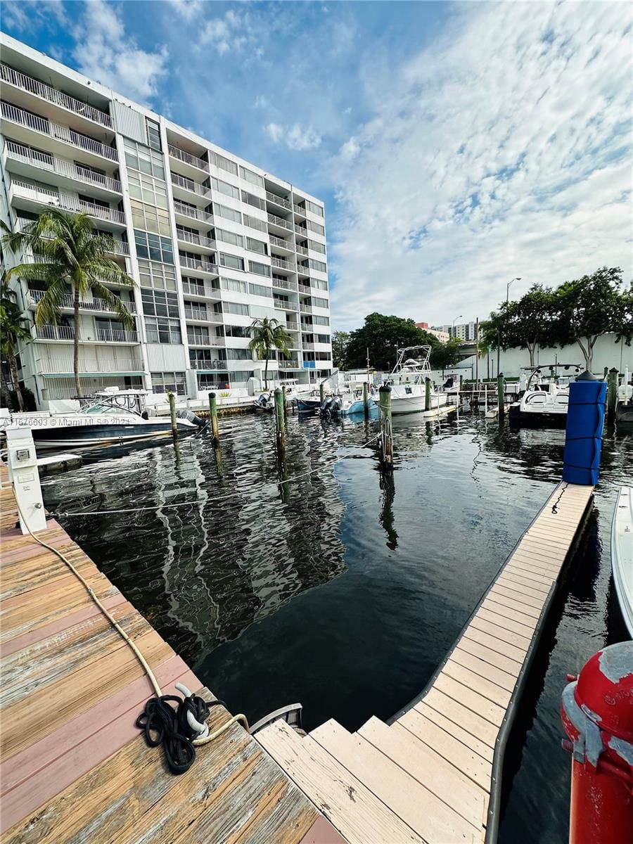 Real estate property located at 1700 N River Dr, Miami-Dade, RIVER RUN YACHT CLUB COND, Miami, FL