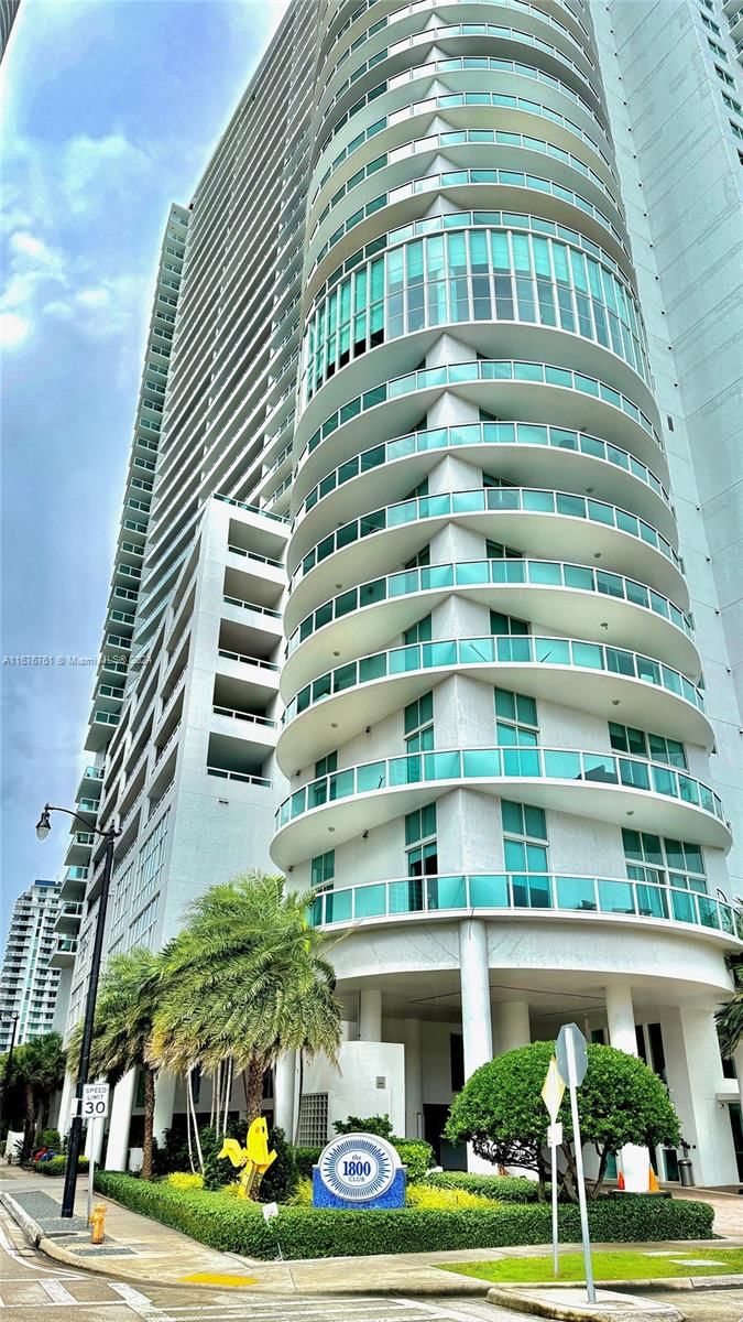 Real estate property located at 1800 Bayshore Dr #1906, Miami-Dade, 1800 CLUB CONDO, Miami, FL