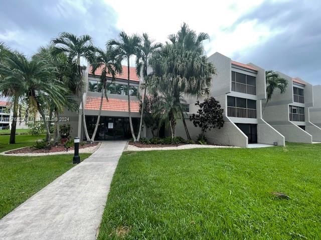 Real estate property located at 230 Lakeview Dr #106, Broward, BUILDING NINE OF RACQUET, Weston, FL