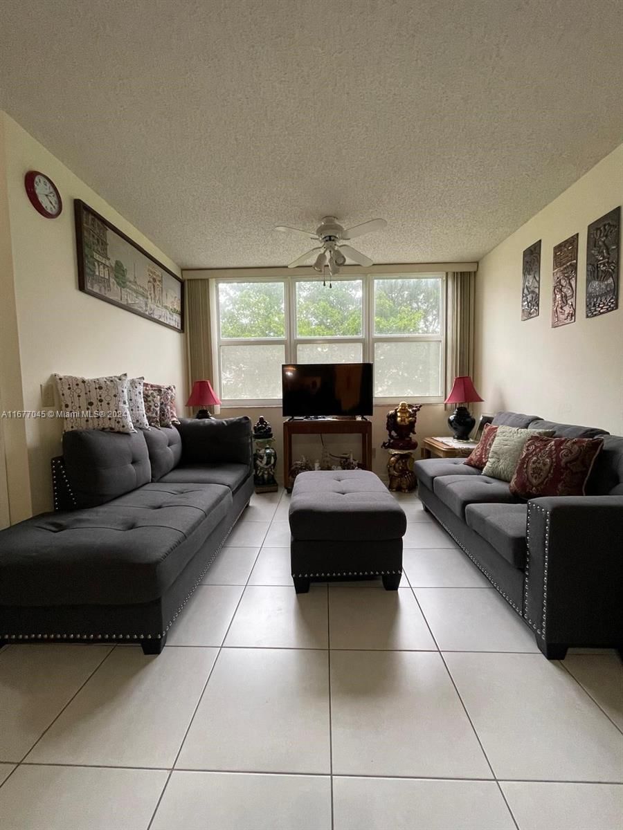 Real estate property located at 10369 24th Pl #201, Broward, SUNRISE LAKES 187 CONDO, Sunrise, FL