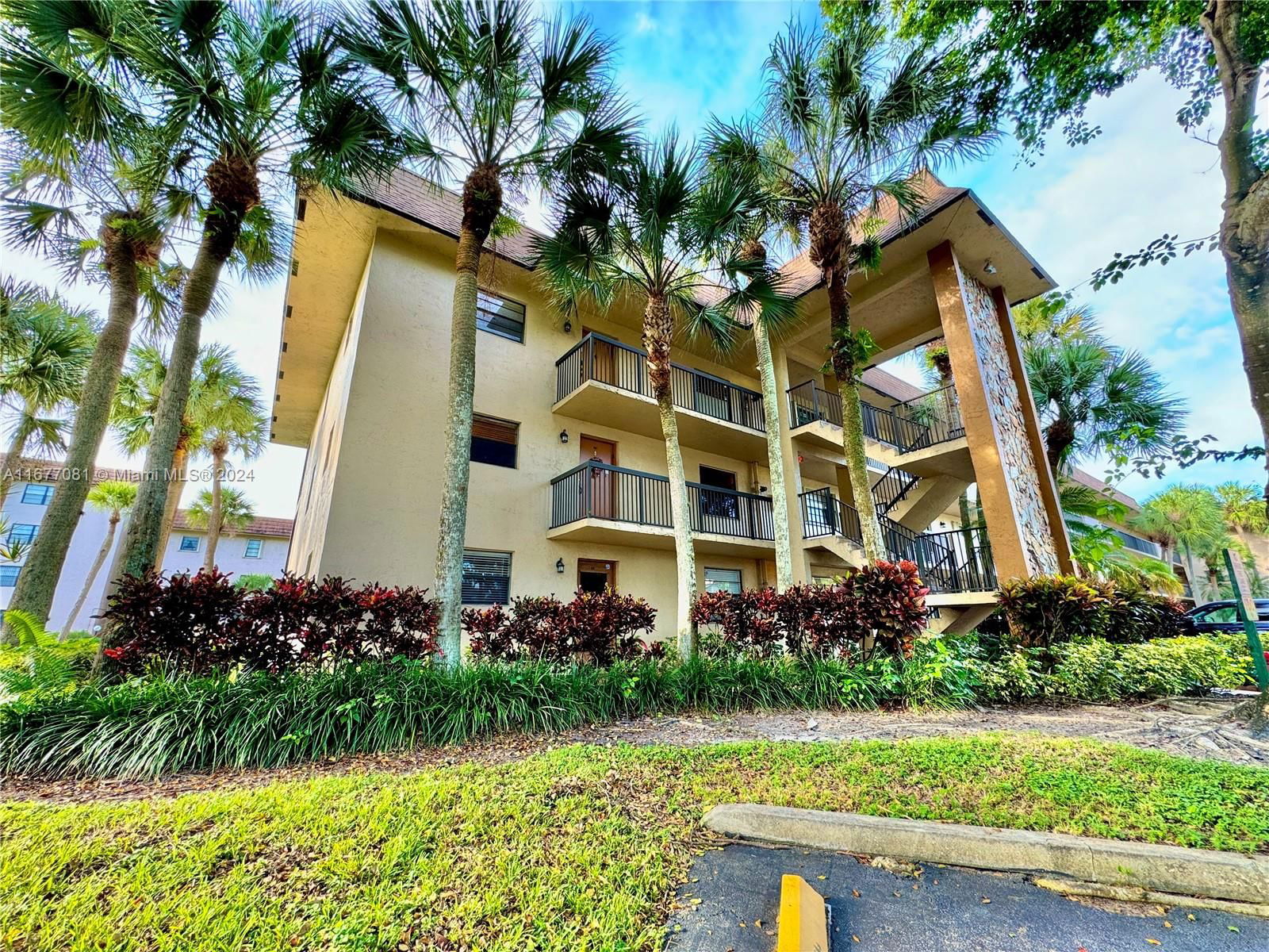 Real estate property located at 4955 Sabal Palm Blvd #203, Broward, LAKES OF CARRIAGE HILLS, Tamarac, FL