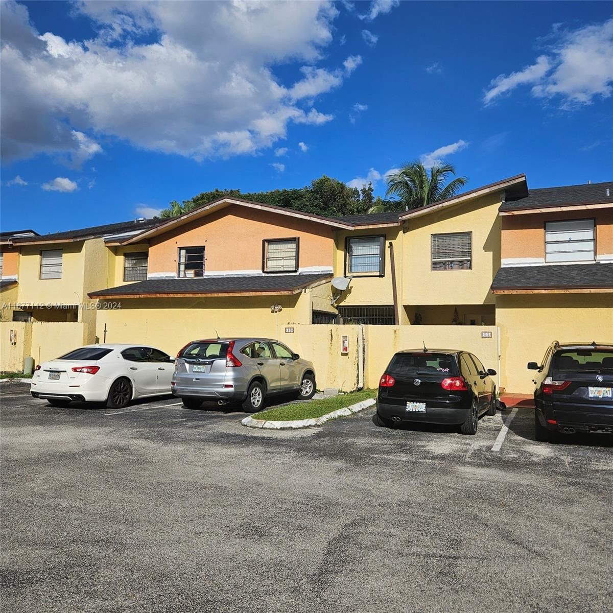 Real estate property located at 9660 Fontainebleau Blvd #10, Miami-Dade, 9660 GOLFVIEW VILLAS COND, Miami, FL