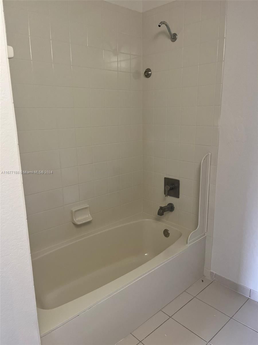 Real estate property located at 17345 7th Ave #805 ( 105 ), Miami-dade, Solabella Condo, Miami Gardens, FL