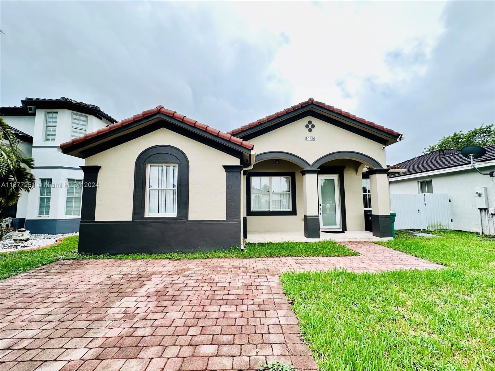 Real estate property located at 10886 242nd St, Miami-Dade, BLUEWATERS SUBDIVISION, Homestead, FL