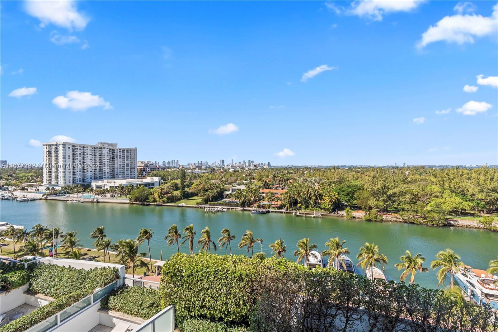 Real estate property located at 4401 Collins Ave #915, Miami-Dade, FONTAINEBLEAU II CONDO, Miami Beach, FL