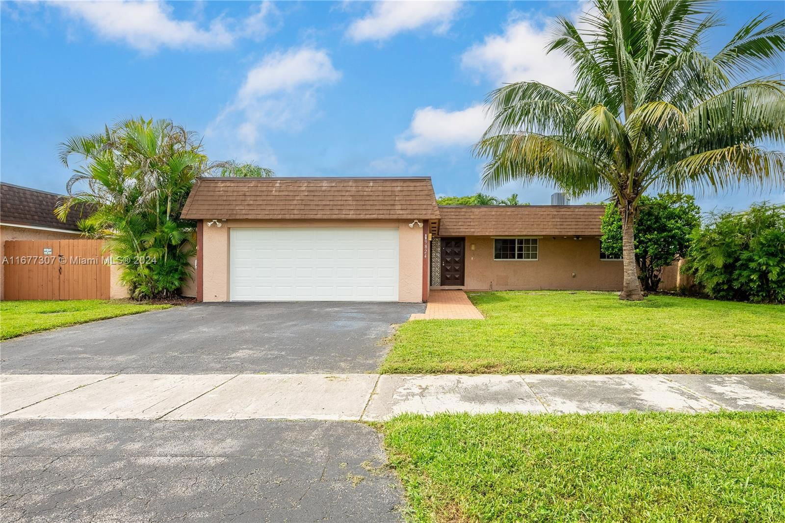 Real estate property located at 9824 134th Ct, Miami-Dade, CALUSA CLUB ESTATES 3RD A, Miami, FL