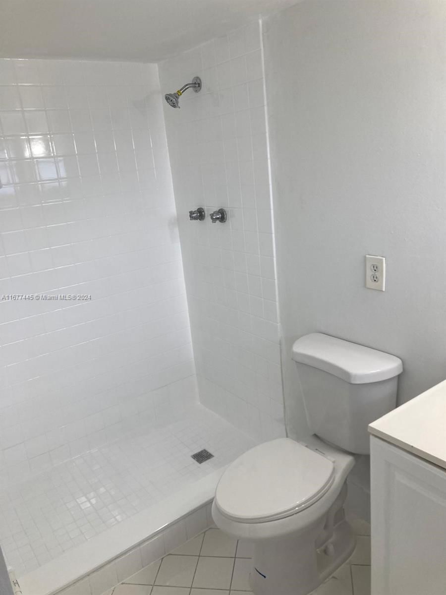 Real estate property located at 15225 6th Ave B312, Miami-dade, Ola Condo, Miami, FL