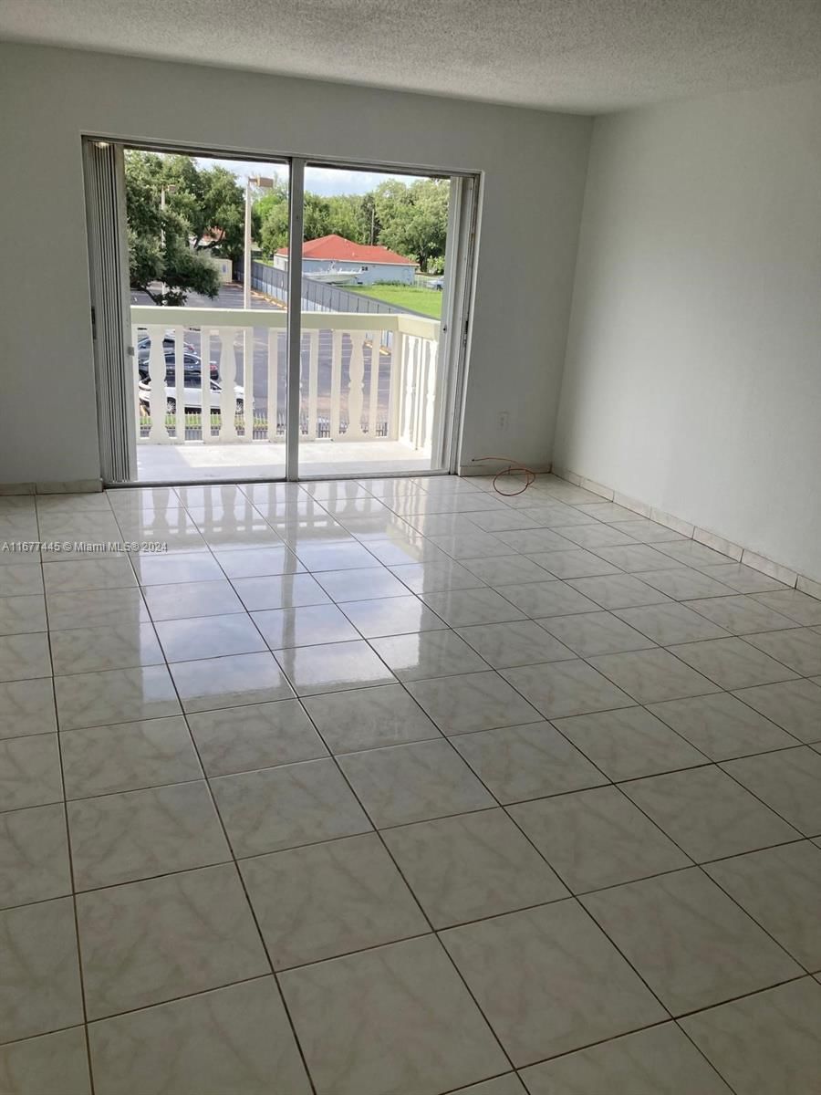 Real estate property located at 15225 6th Ave B312, Miami-dade, Ola Condo, Miami, FL