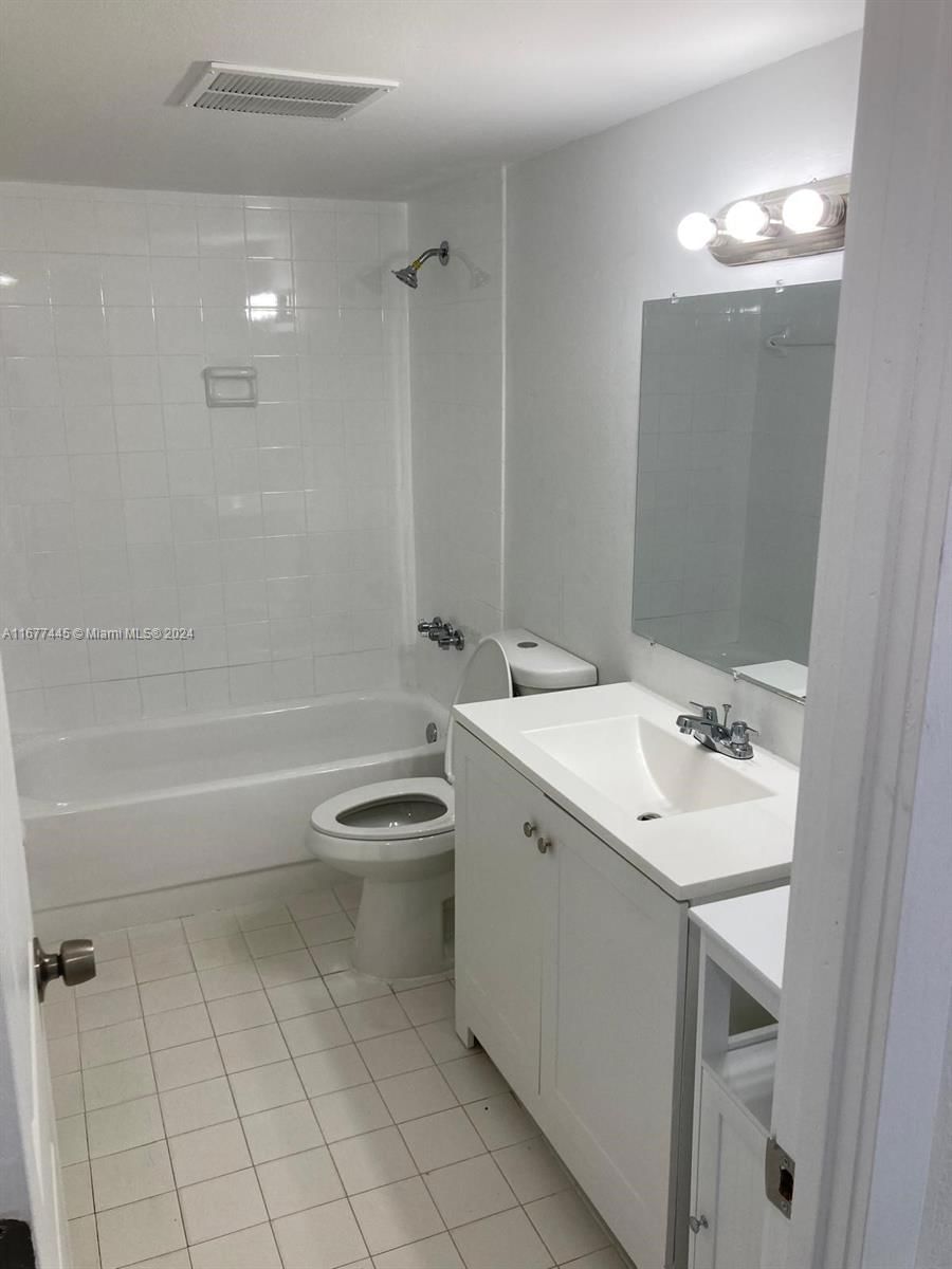 Real estate property located at 15225 6th Ave B312, Miami-dade, Ola Condo, Miami, FL