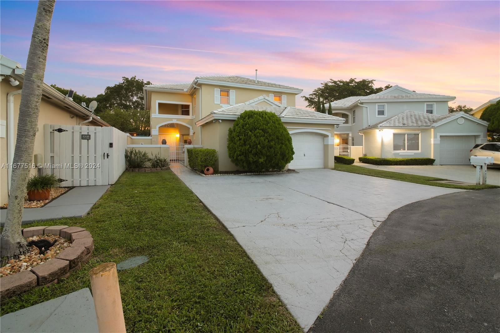 Real estate property located at 4730 154th Pl, Miami-Dade, LAKES OF THE MEADOW-MEADOW, Miami, FL