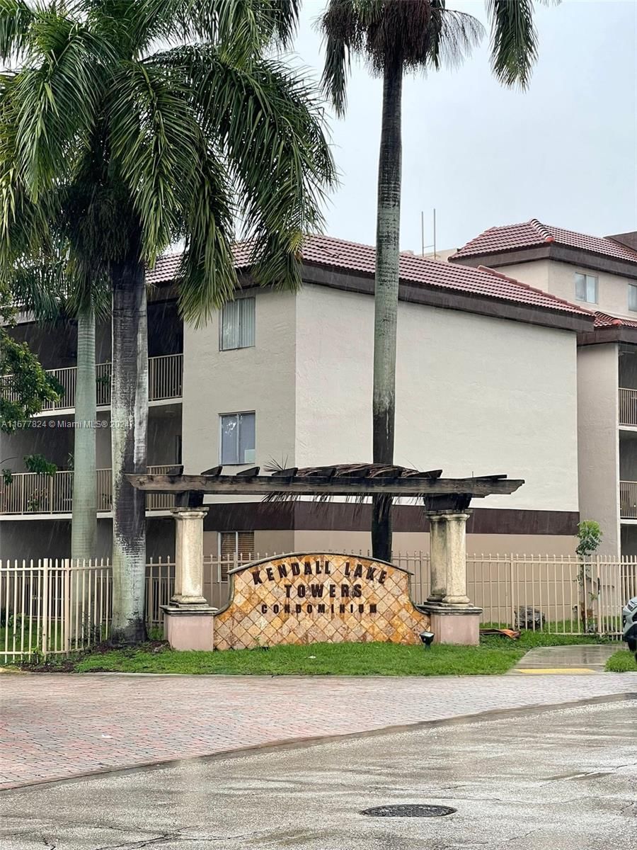 Real estate property located at 15221 80th St #313, Miami-Dade, KENDALL LAKE TOWERS CONDO, Miami, FL