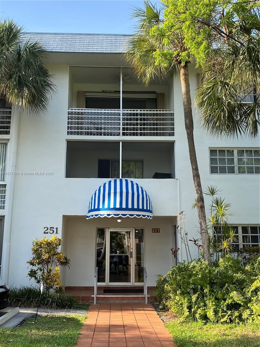 Real estate property located at 251 Galen Dr #204E, Miami-dade, Key Biscayne Vi Condo, Key Biscayne, FL