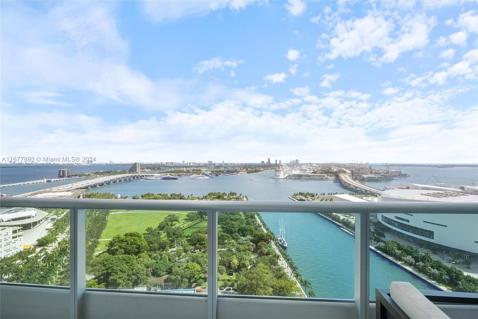 Real estate property located at 900 Biscayne Blvd #2709, Miami-Dade, 900 BISCAYNE BAY CONDO, Miami, FL