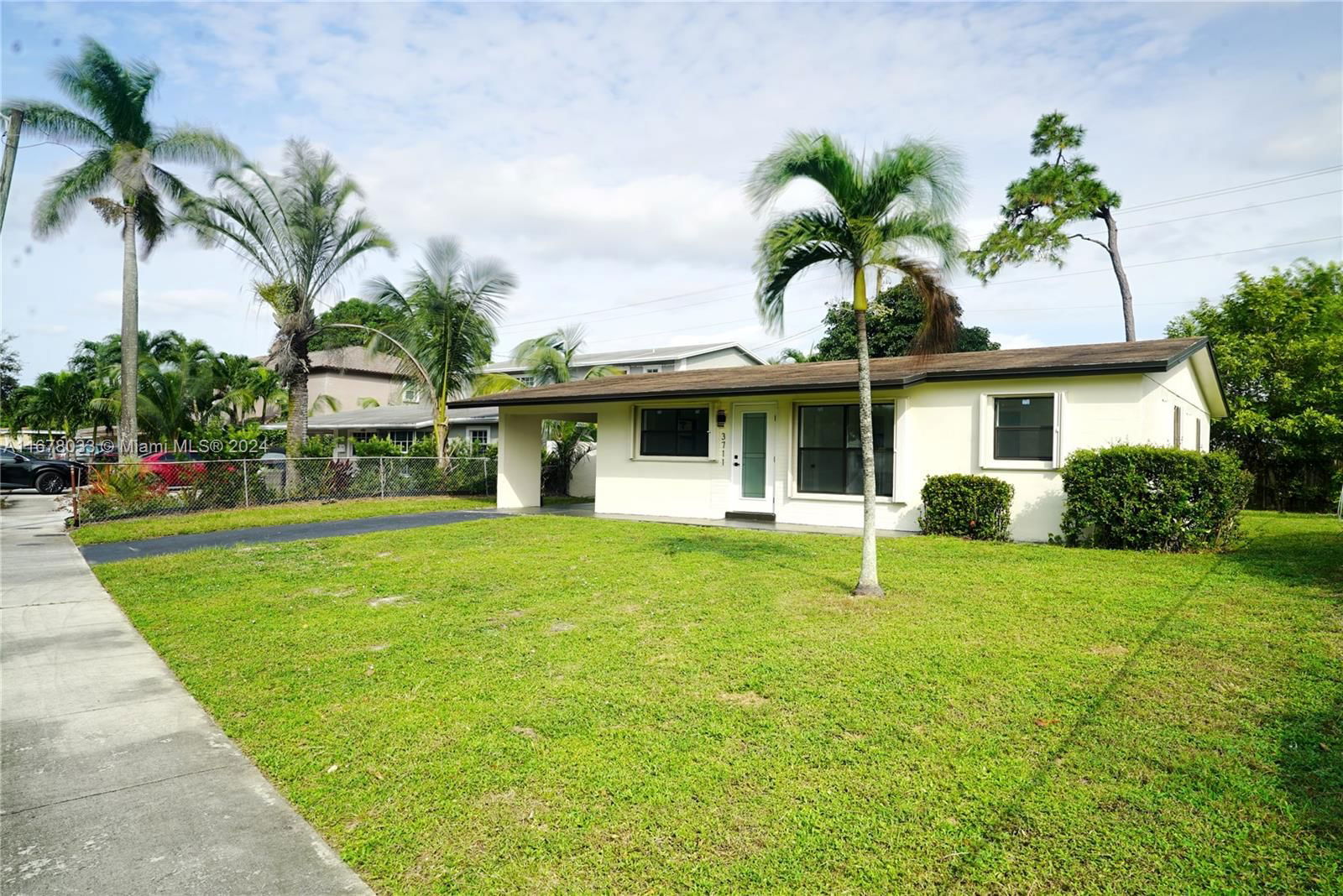 Real estate property located at 3711 7th Pl, Broward, ACADEMY AWARD SEC 4 REPLA, Lauderhill, FL