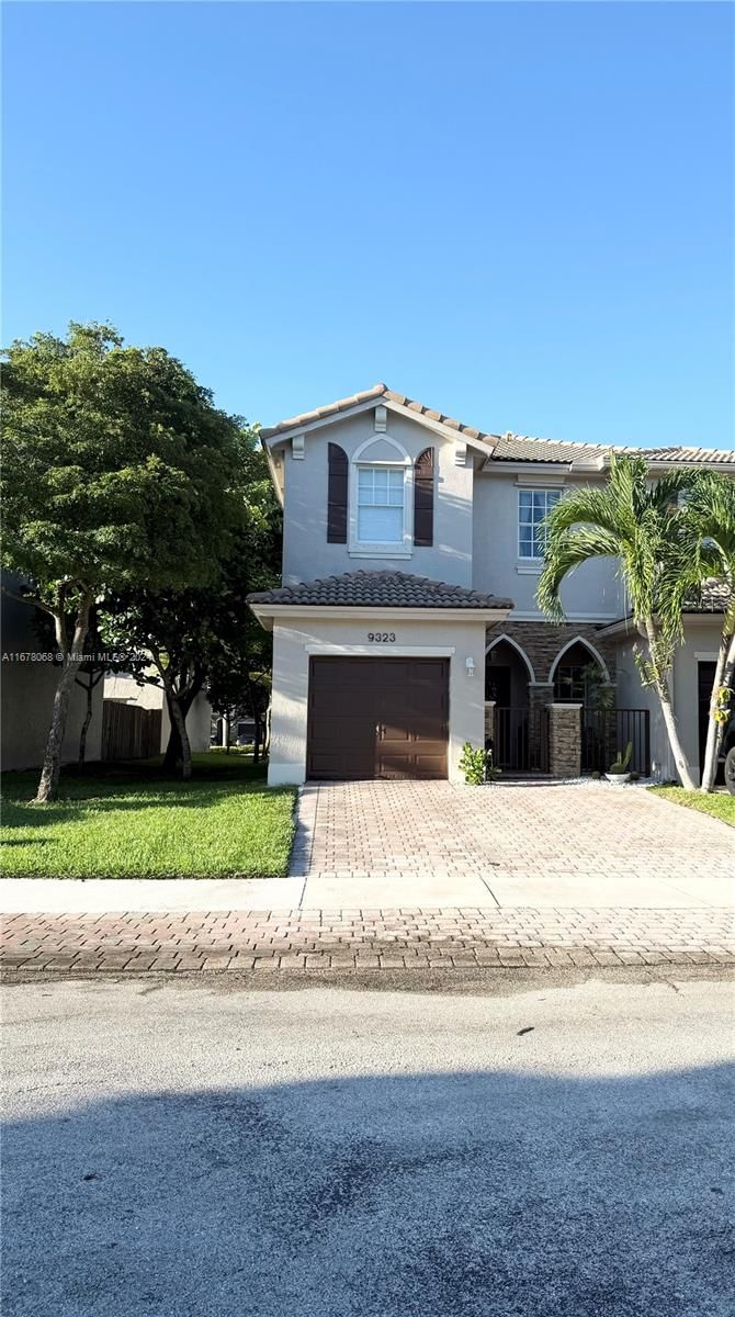 Real estate property located at 9323 221st Way, Miami-Dade, LAKES BY THE BAY CEE, Cutler Bay, FL