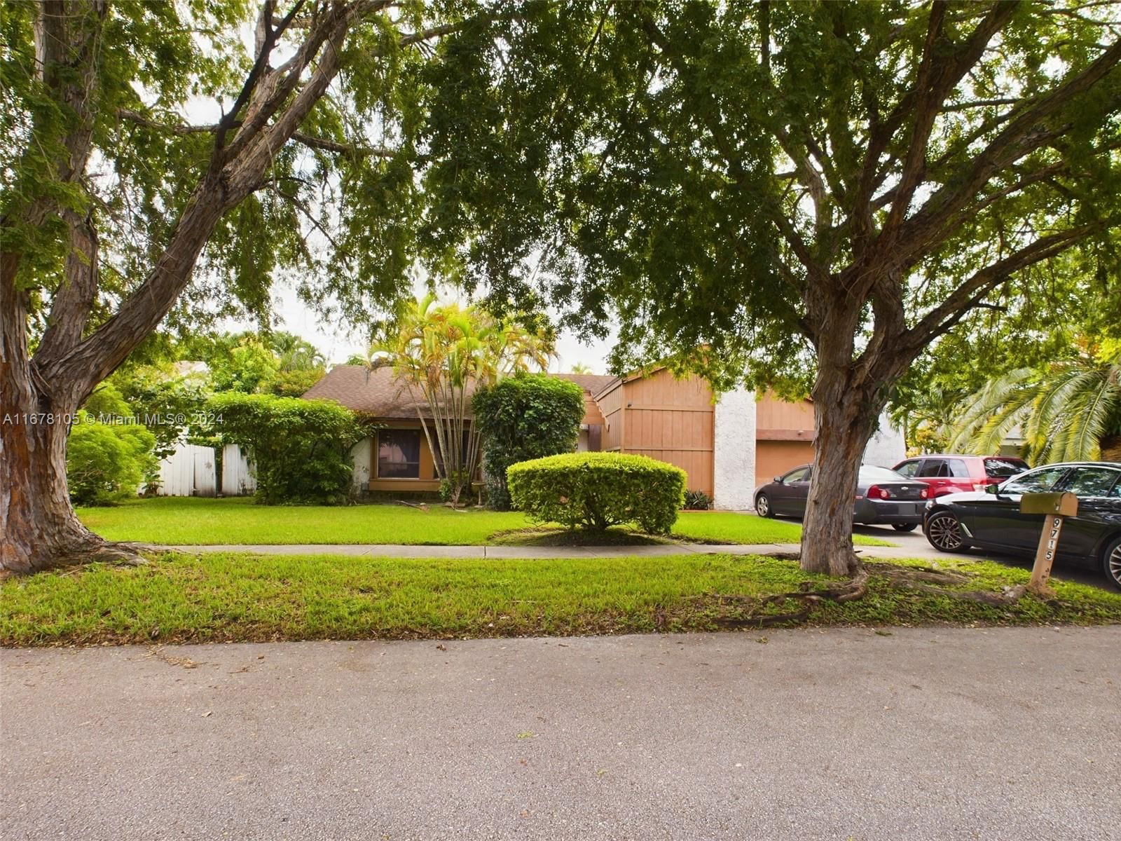 Real estate property located at 9715 133rd Ct, Miami-Dade, CALUSA CLUB ESTATES 4TH A, Miami, FL