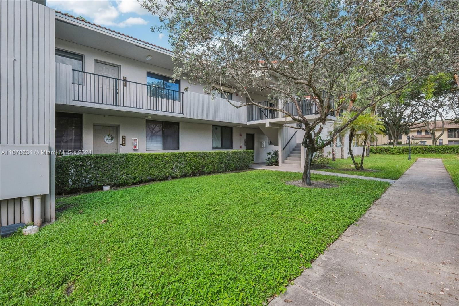 Real estate property located at 9541 1st Ct #9541, Broward, RIVERS EDGE AT OAKWOOD, Coral Springs, FL