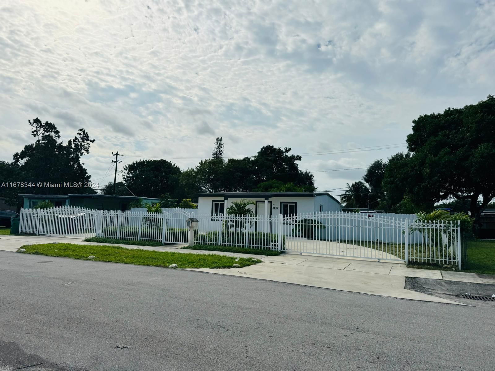 Real estate property located at 2500 162nd St, Miami-Dade, BUNCHE PARK, Miami Gardens, FL