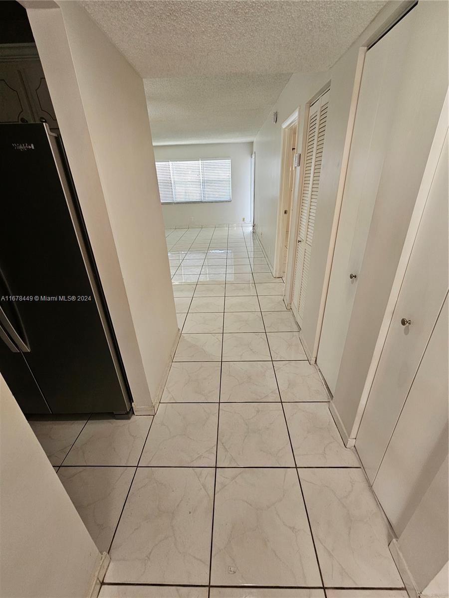 Real estate property located at 410 2nd St #211, Broward, FOURTH GULFSTREAM GARDEN, Hallandale Beach, FL