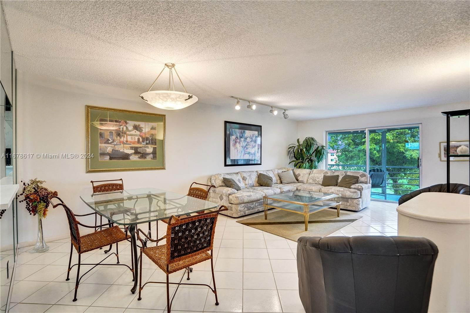 Real estate property located at 9461 Sunrise Lakes Blvd #307, Broward, SUNRISE LAKES 134 CONDO, Sunrise, FL