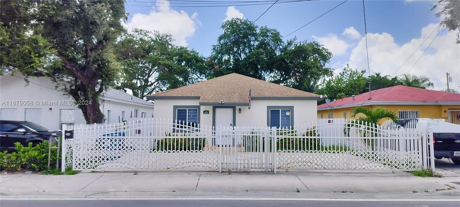 Real estate property located at 4223 32 ave, Miami-Dade, LAURAVILLE GDNS, Miami, FL