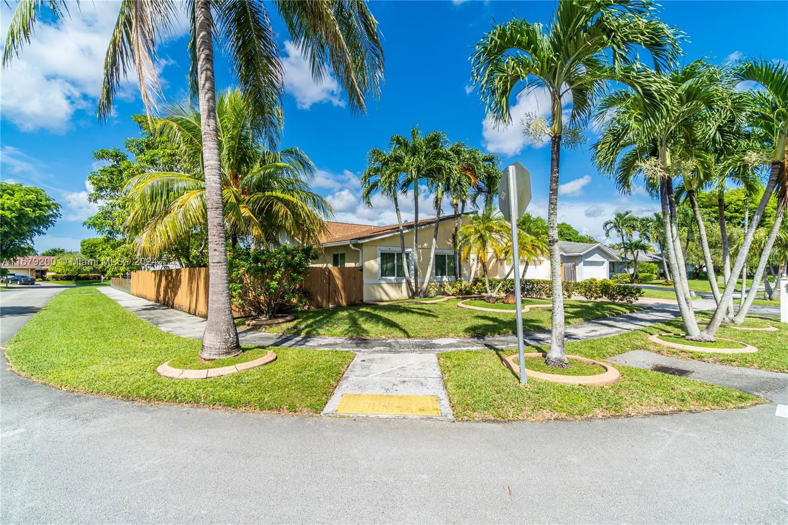 Real estate property located at 11750 113th Pl, Miami-Dade, KILLIAN PINES 2ND ADDN, Miami, FL