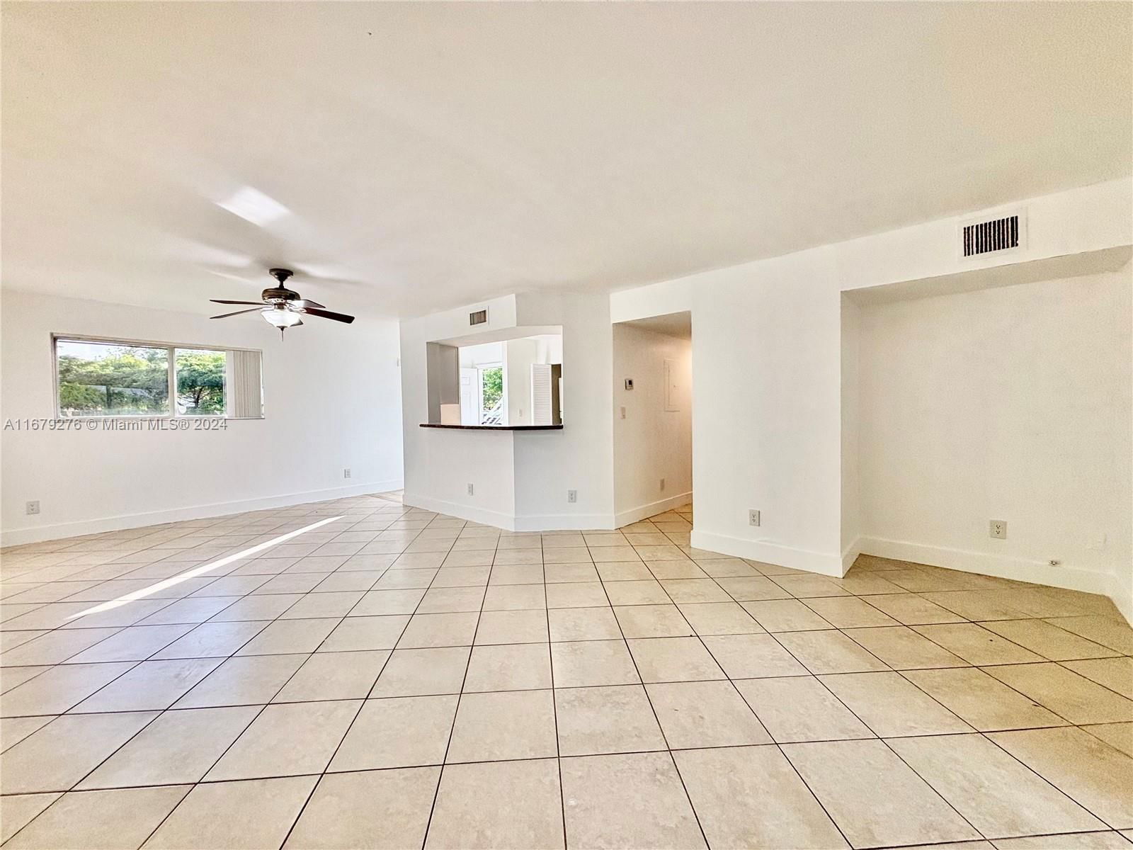 Real estate property located at 3405 44th St #104, Broward, SUMMER LAKE, Oakland Park, FL