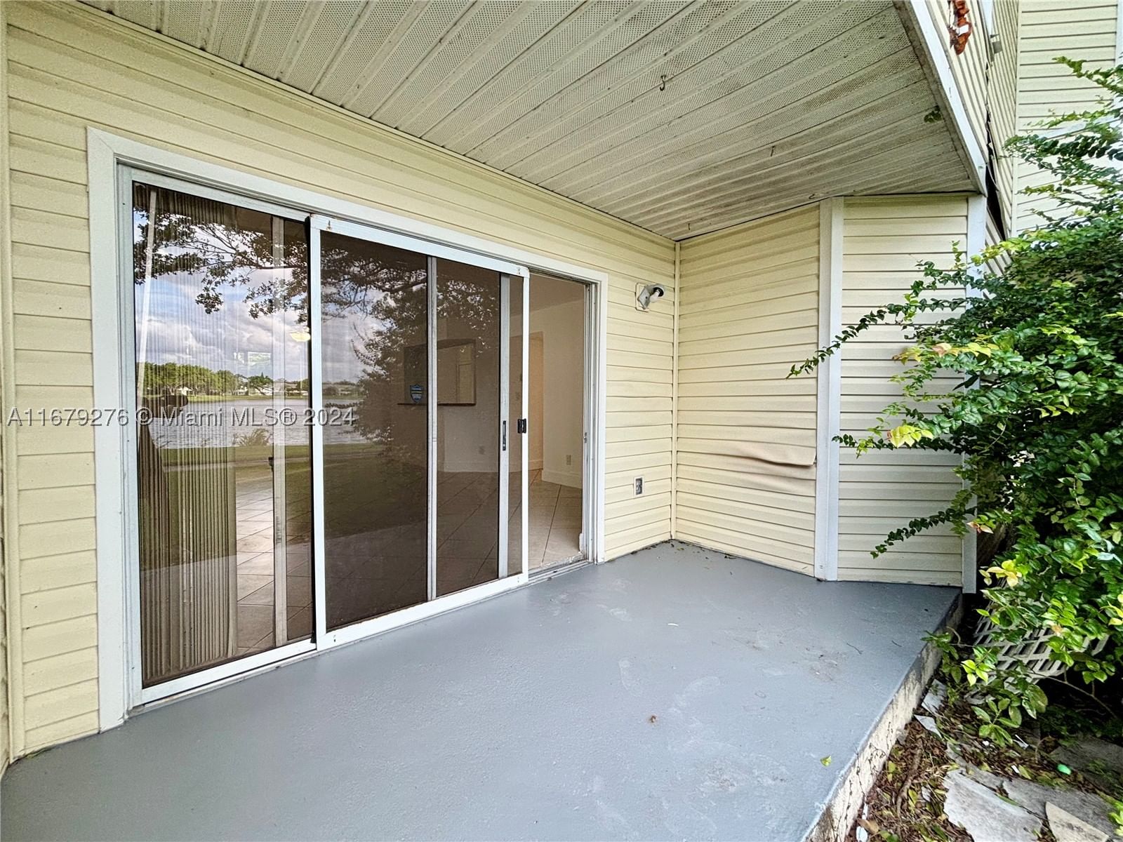 Real estate property located at 3405 44th St #104, Broward, Summer Lake, Oakland Park, FL