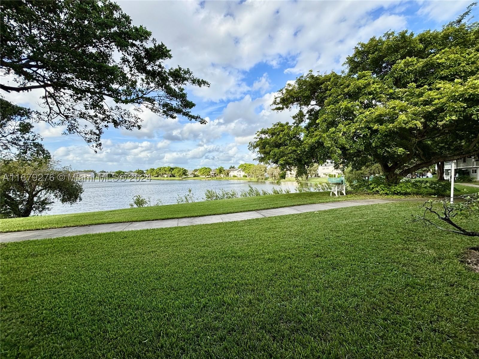Real estate property located at 3405 44th St #104, Broward, Summer Lake, Oakland Park, FL