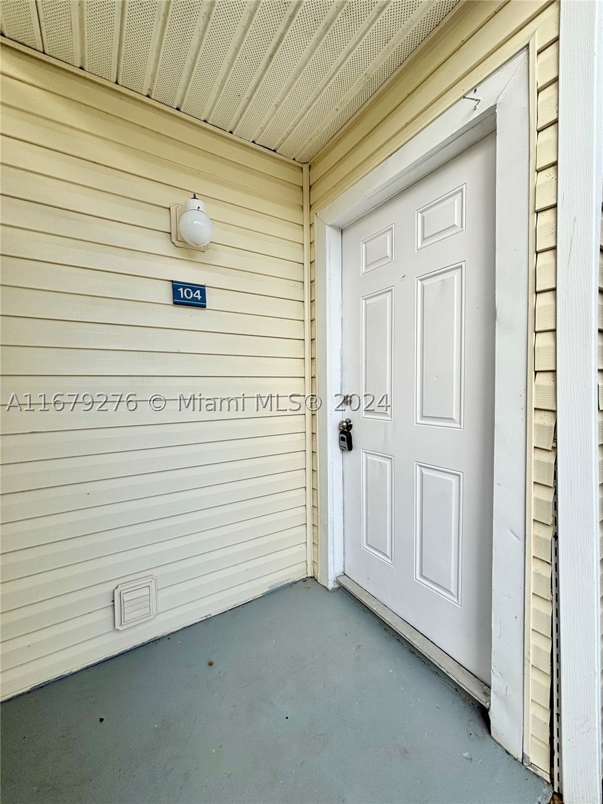 Real estate property located at 3405 44th St #104, Broward, Summer Lake, Oakland Park, FL