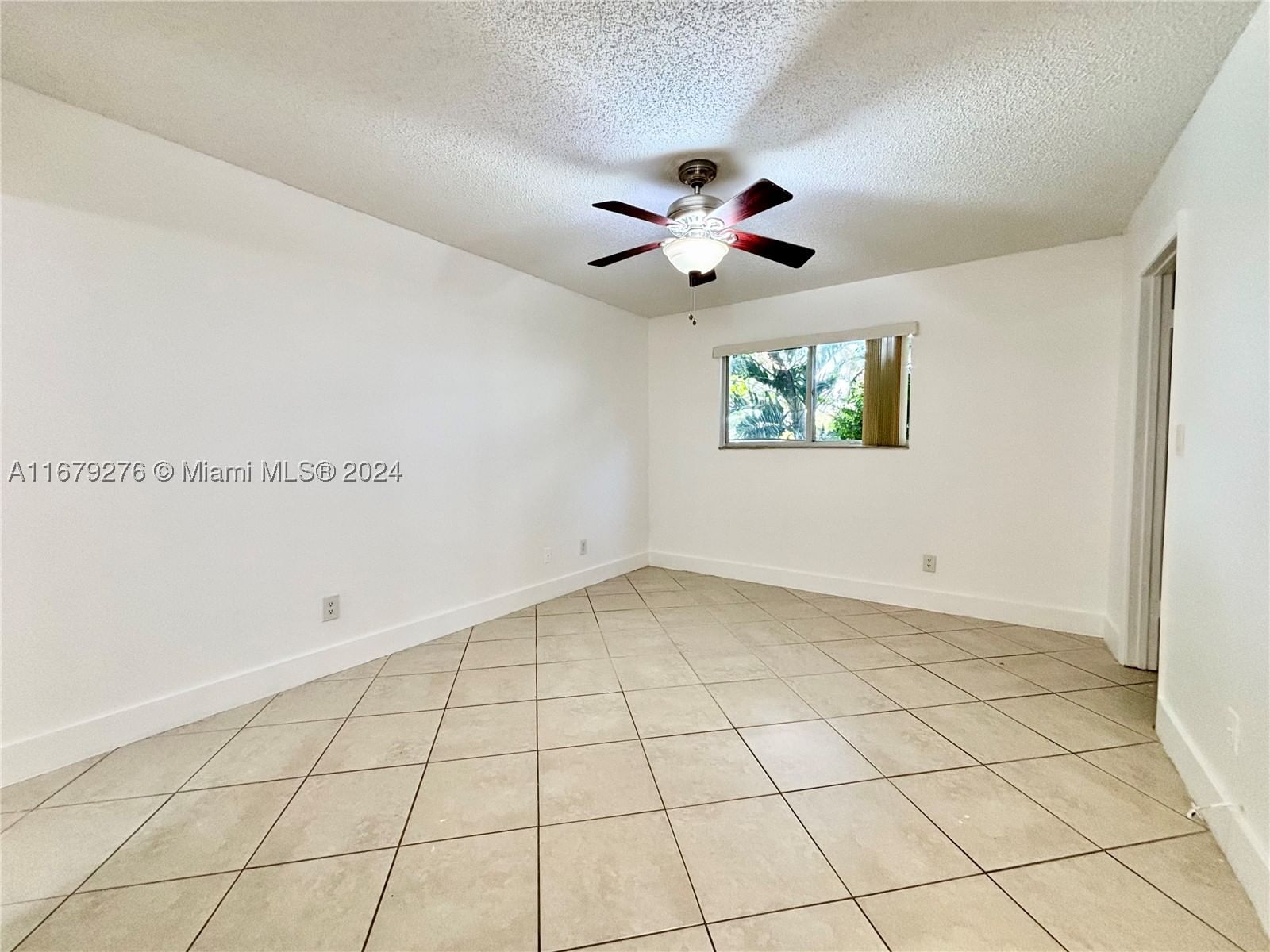 Real estate property located at 3405 44th St #104, Broward, Summer Lake, Oakland Park, FL
