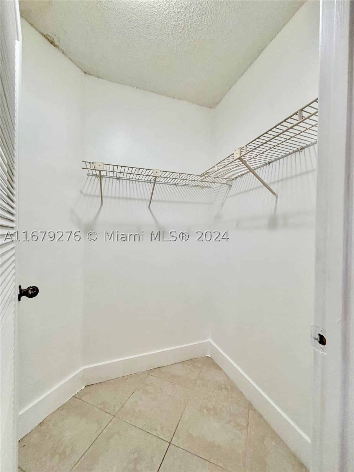 Real estate property located at 3405 44th St #104, Broward, Summer Lake, Oakland Park, FL