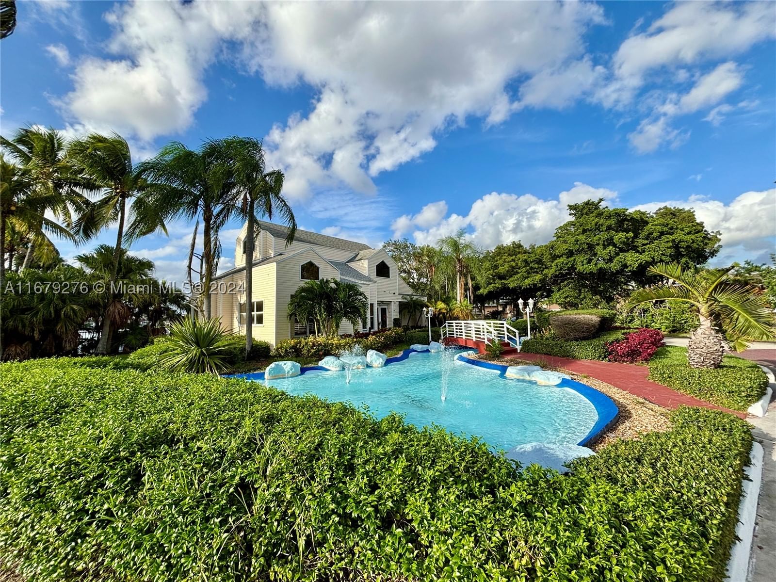 Real estate property located at 3405 44th St #104, Broward, Summer Lake, Oakland Park, FL