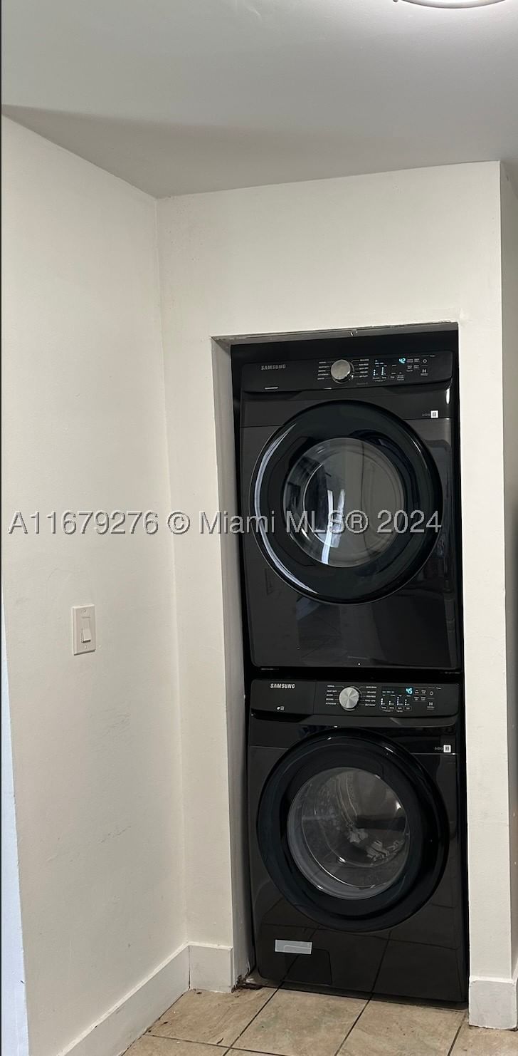 Real estate property located at 3405 44th St #104, Broward, Summer Lake, Oakland Park, FL