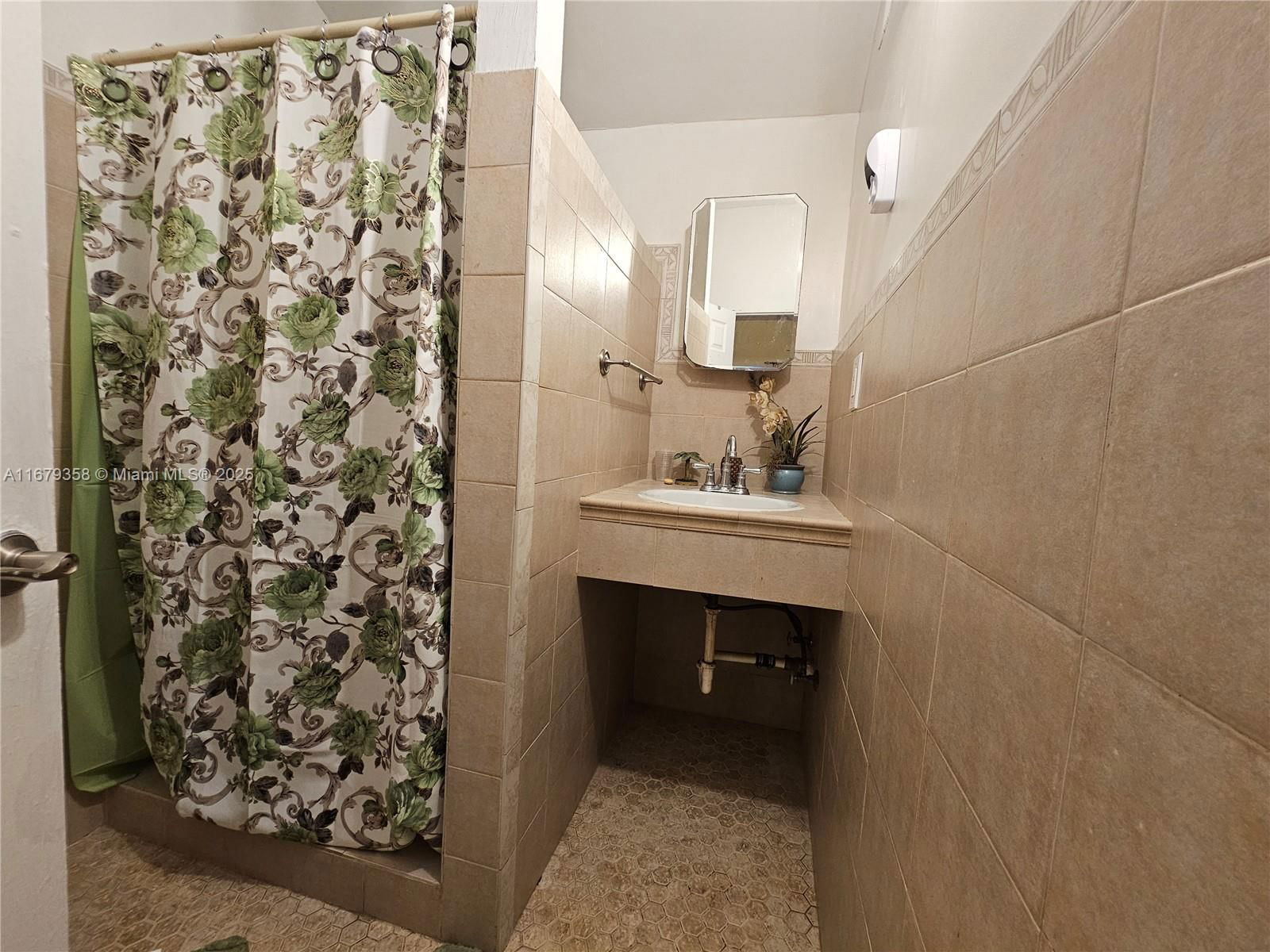 Real estate property located at 70 158th St, Miami-dade, Bisc Gardens Sec A, Miami, FL