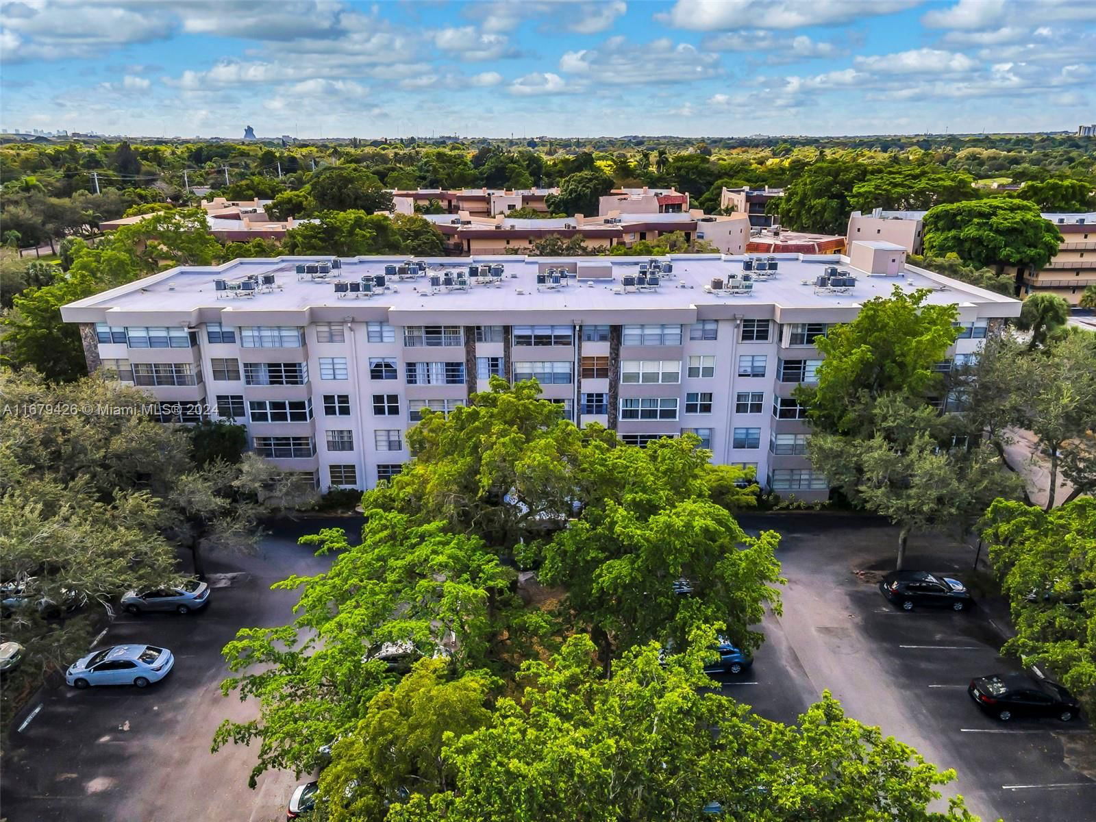 Real estate property located at 6600 Cypress Rd #203, Broward, PLANTATION PLACE CONDO, Plantation, FL